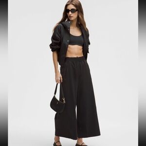 Lululemon Stretch Woven Ruffle-Waist Wide-Leg Cropped Pant